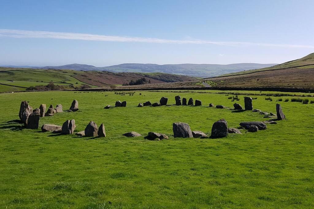 Halsteads: Peaceful Location, Stunning Views *